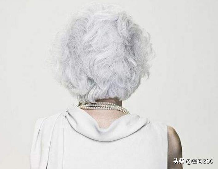 中年人如何减少白头发生成,中年人过早长白发的原因