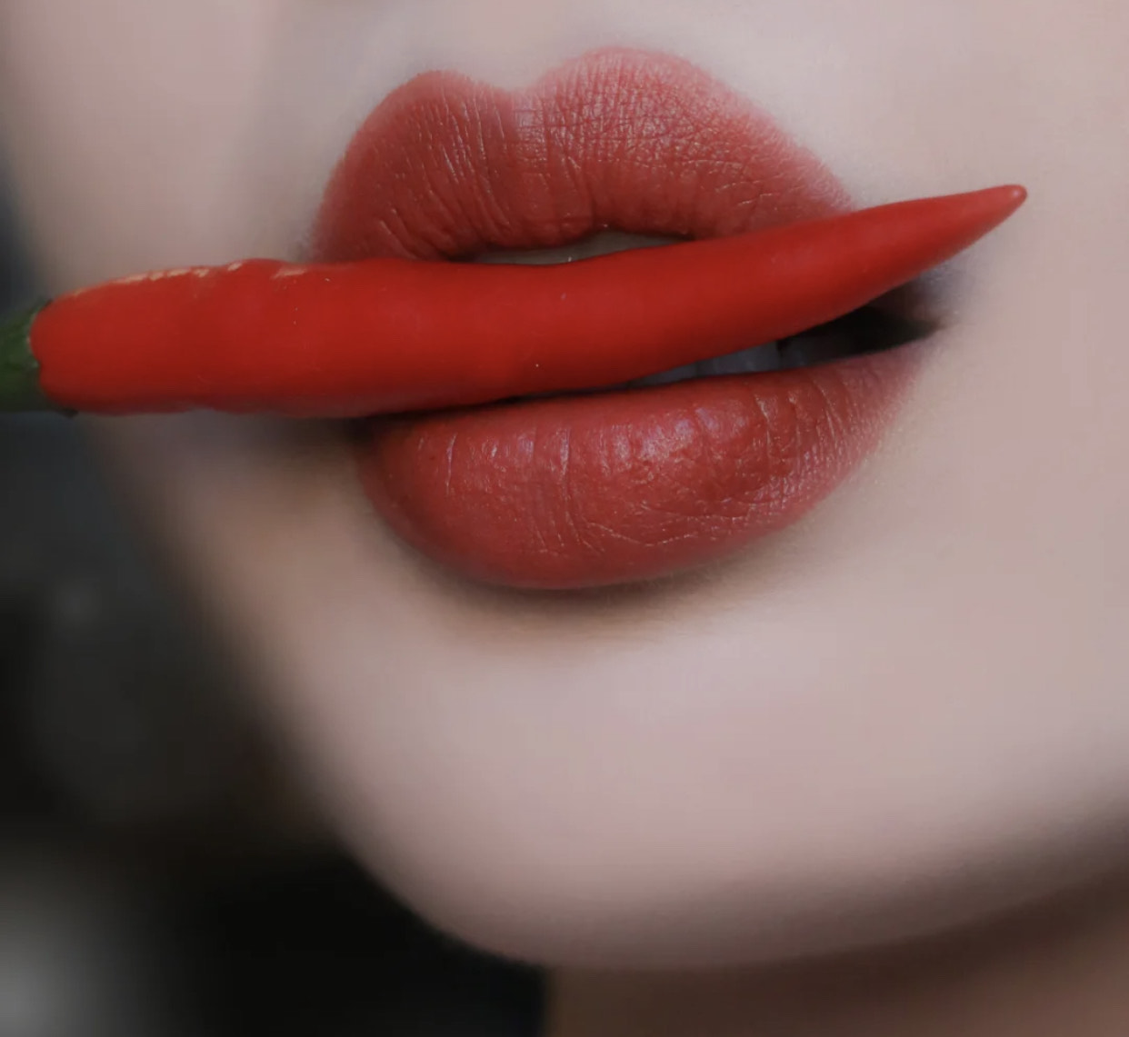 2021别再涂这几只老土的经典色了，虽然名气大，但太容易撞色