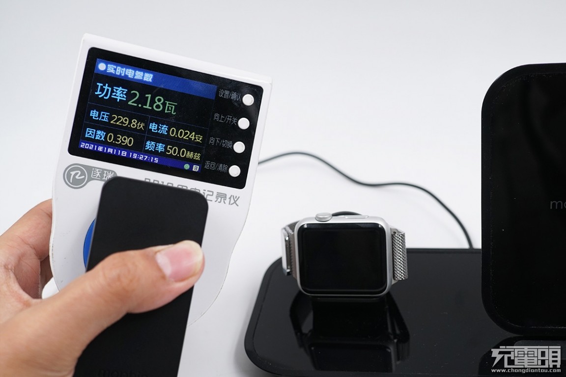 mophie二合一无线充电底座,mophie推出四合一无线充电器