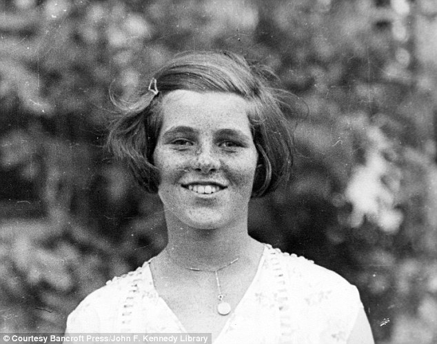 肯尼迪家族“隐身女孩”:美丽而有智力缺陷,23岁接受“脑切除”