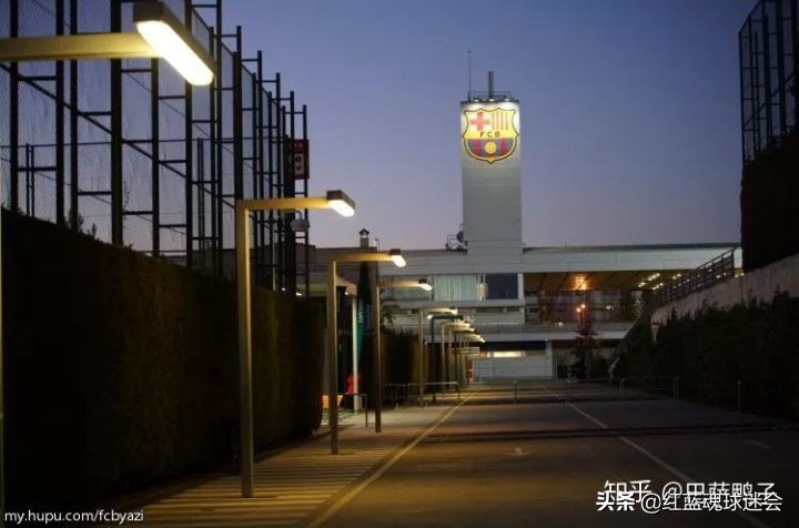 分享如何甘伯城蹲巴萨球员