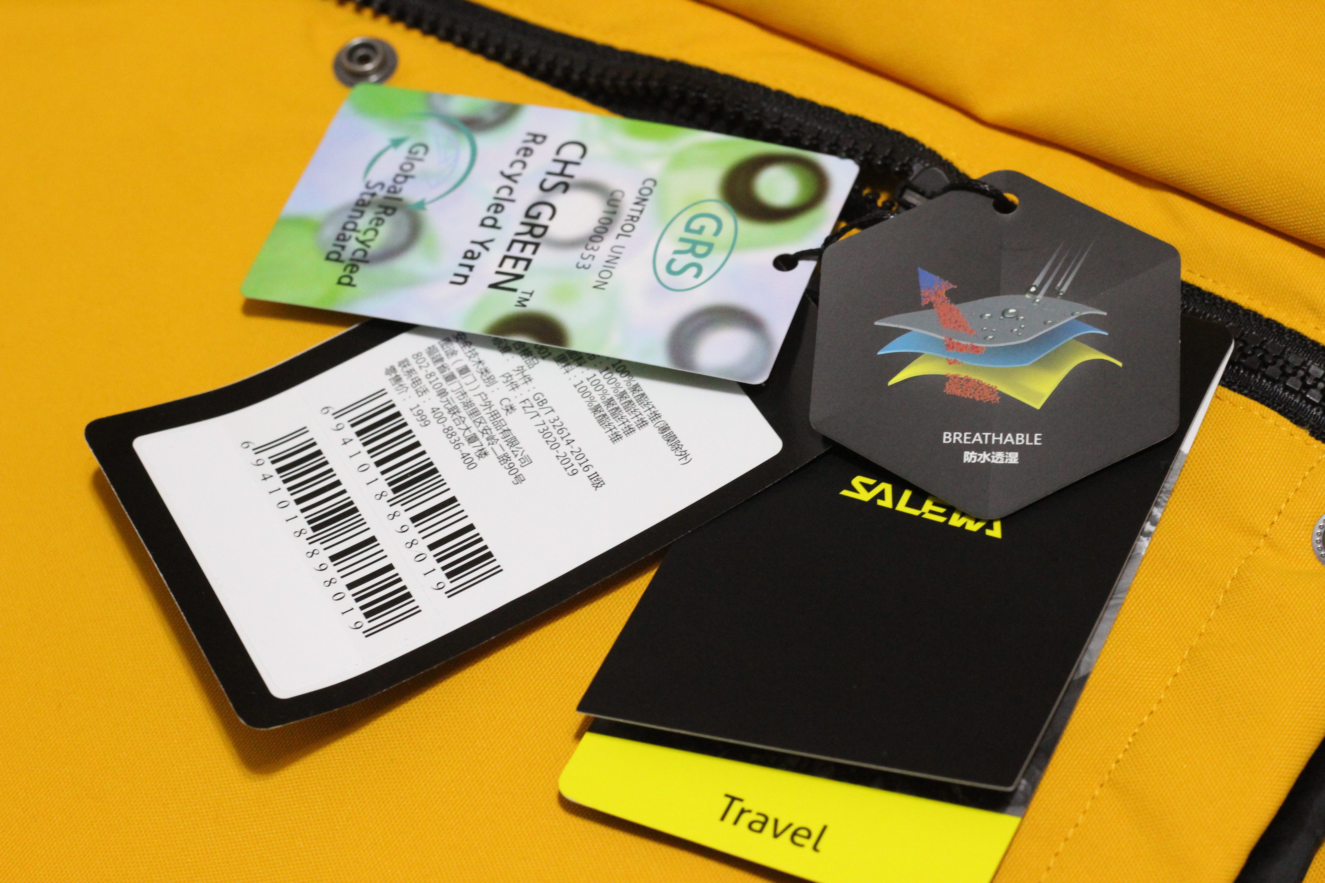 沙乐华明星同款冲锋衣,沙乐华和哥伦比亚冲锋衣哪个好