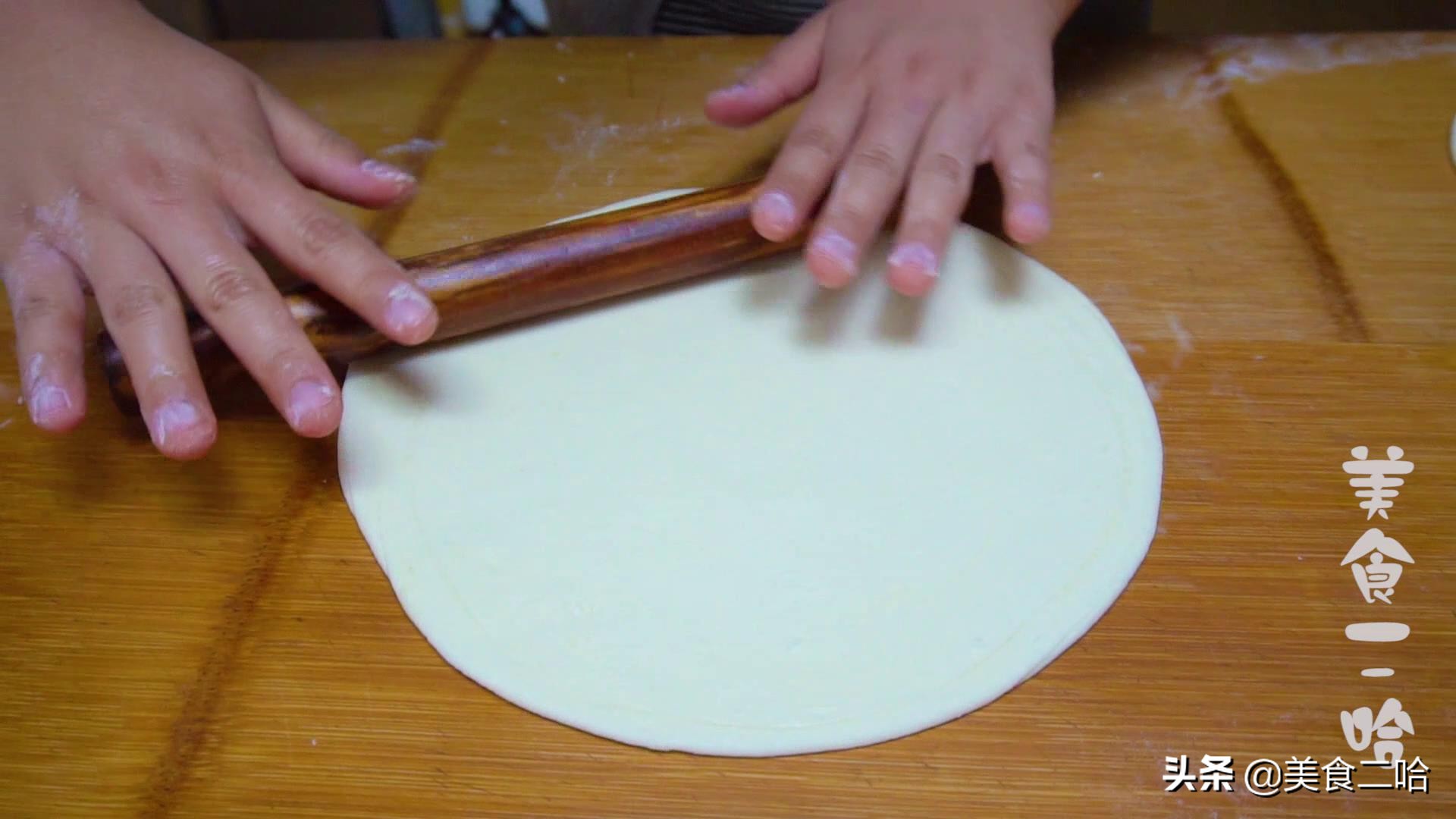 烙饼最软的方法葱花烙饼,大葱家常烙饼的做法全过程