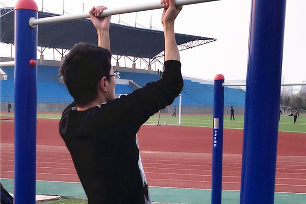 每天早上醒来手指发胀攥不上拳头,早晨醒来双手五指发胀是什么原因