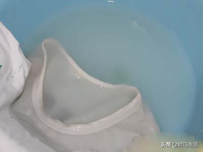 毛料衣服发霉怎么洗掉霉斑,发霉发黄的衣服怎么洗掉霉斑