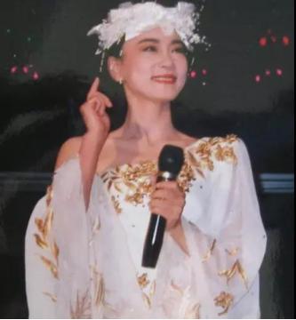 她是范冰冰的恩人，曾被抛弃流产不育，中年又意外丧夫，悲惨一生