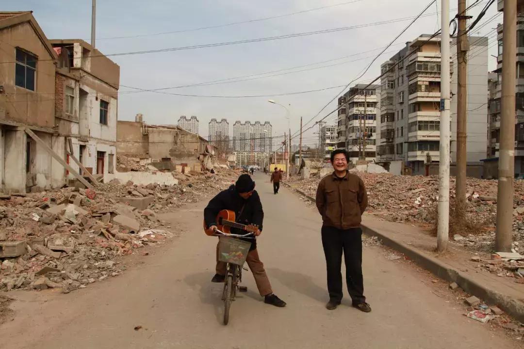 删*片毛**，讲荤段子，还不洗澡，但他教出的学生却能为刘德华写歌