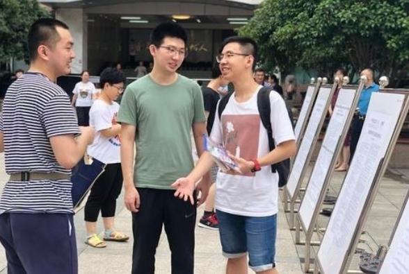 中考300分怎么上大学,中考300上高中怎么选科