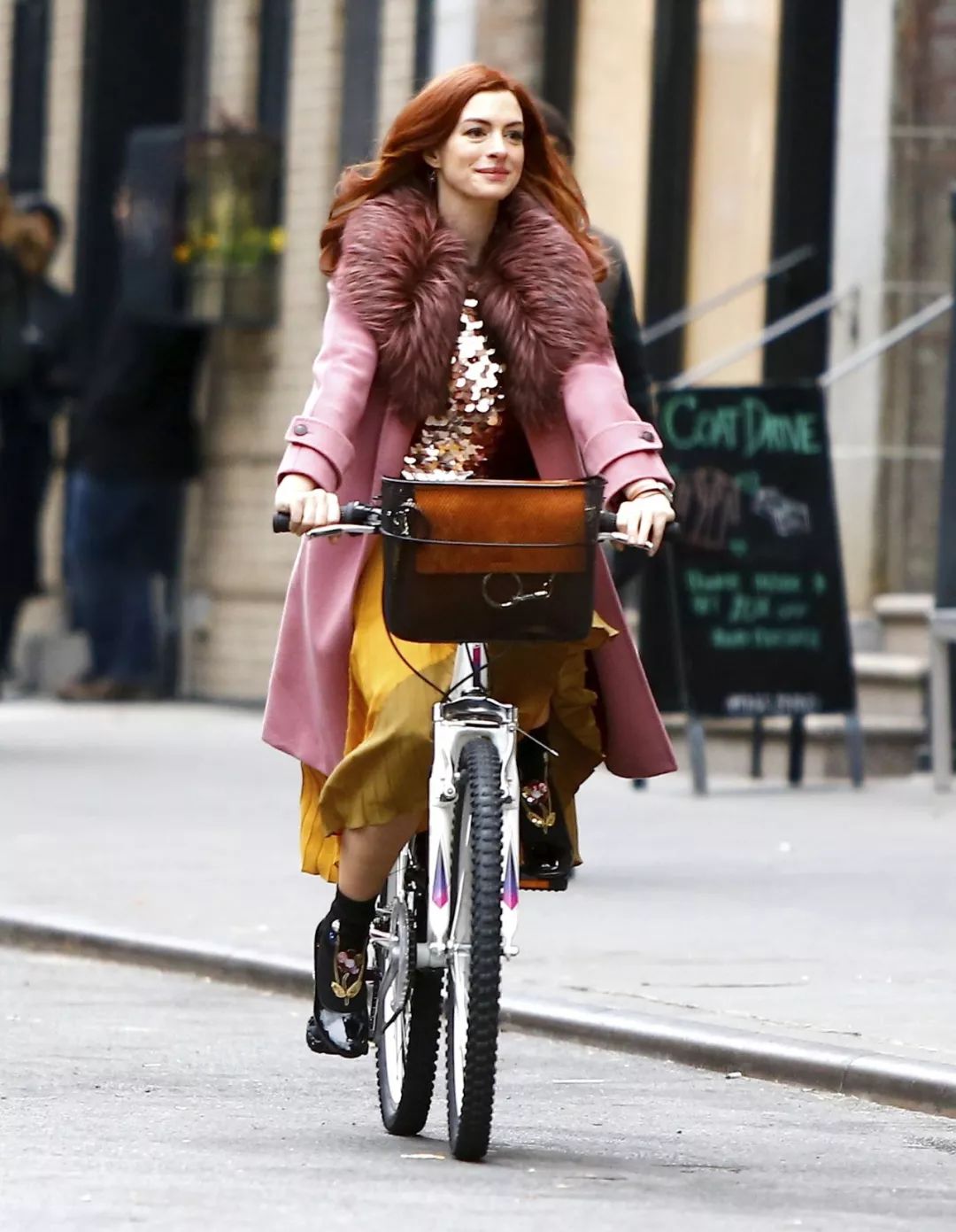 西尔莎罗南获金球奖,文娱有料