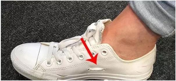 匡威上面的两个孔怎么用,所有匡威侧面都有两个孔吗