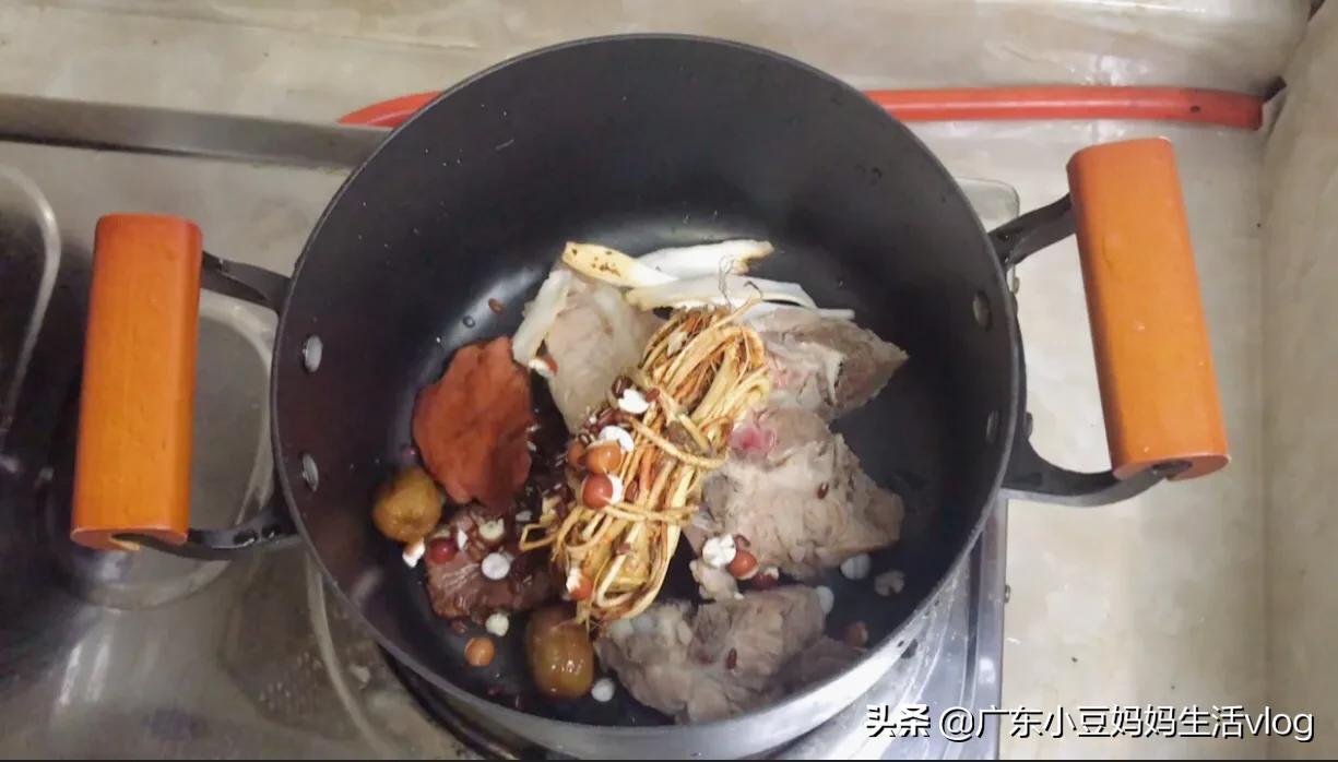 煲个美味祛湿气的五指毛桃靓汤,五指毛桃鸡肉汤