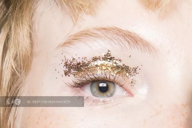 鞠婧祎李艺彤honey舞台,鞠婧祎港风复古妆容