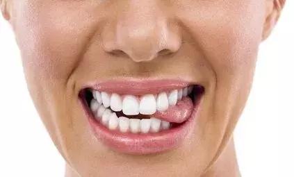 看手机用眼过度干涩痒,看手机用眼过度充血要治疗吗