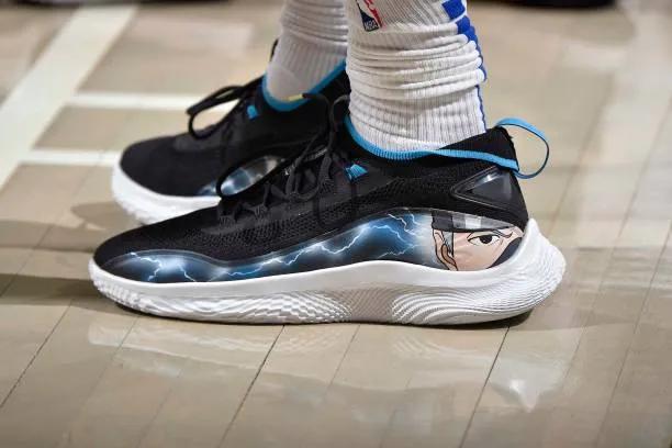 NBA球员上脚：卡鲁索穿安踏球鞋，巴特勒的驭帅14很骚气