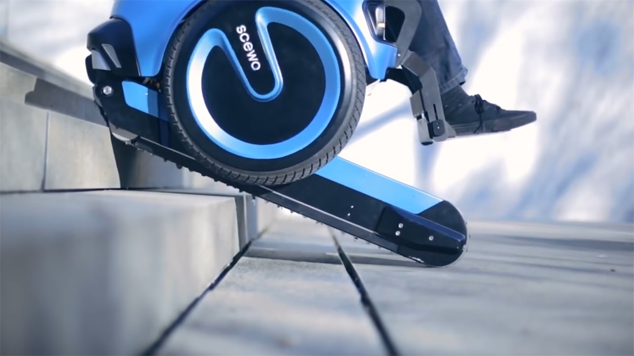 瑞士22岁大学生，发明“自动爬楼梯”轮椅，像坦克的履带？