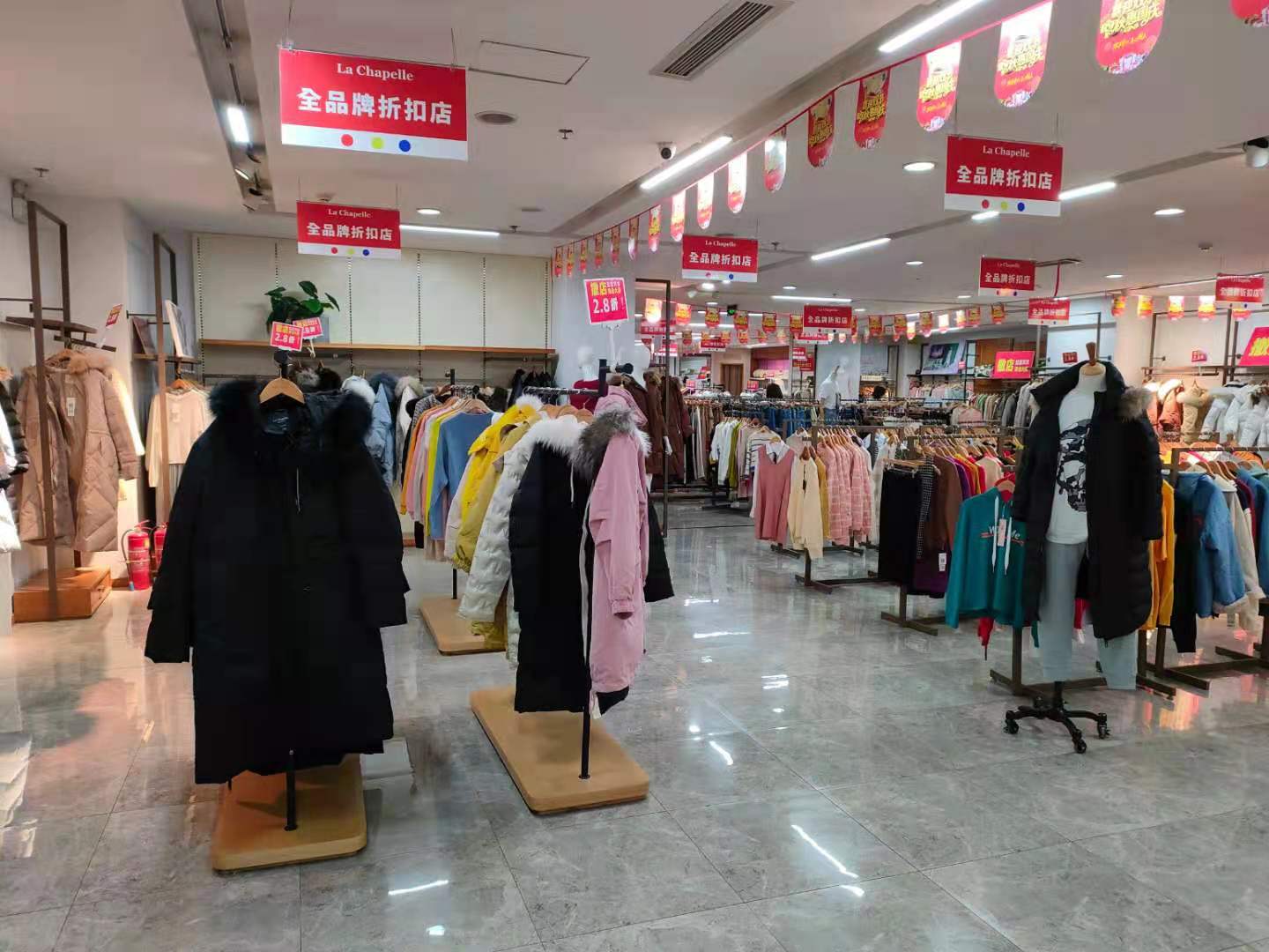 实惠!二八折!偶遇:济南高新区丁豪广场拉夏贝尔店撤店清仓