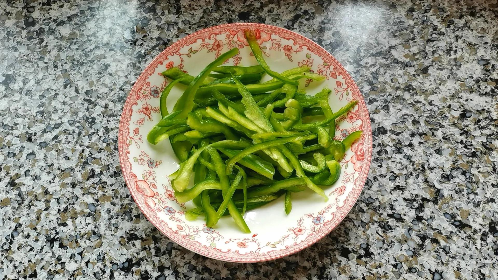 茭白鸡蛋青椒可以一起炒吗,茭白怎么吃好吃又简单