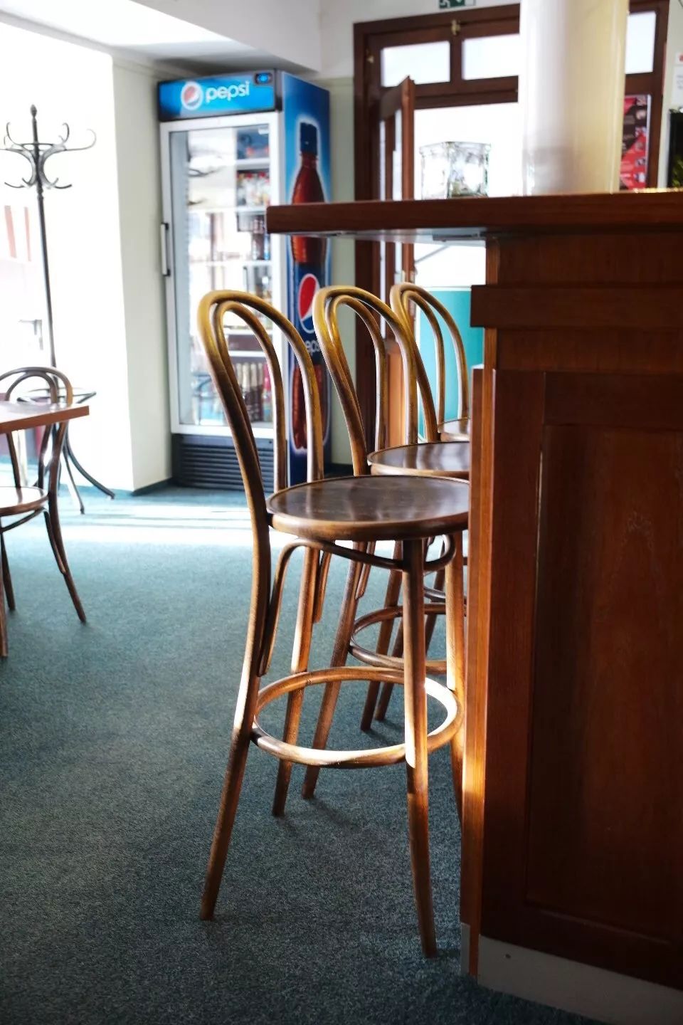 探访TON工厂看经典椅子背后的故事|疯狂24h我们去捷克干了啥?