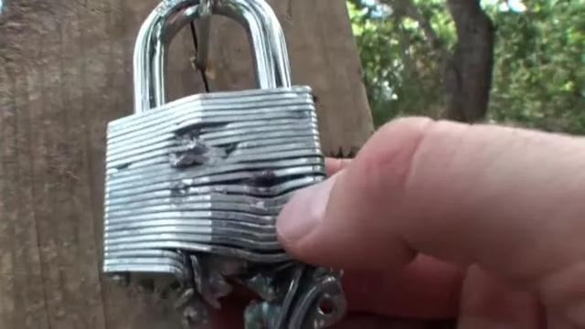 用枪开锁真的好吗,现实中能用手枪开锁吗