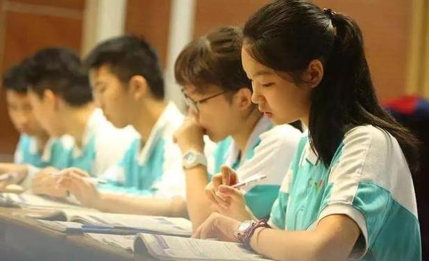 班主任怎么给学生调座位,初中班主任怎么快速调座位