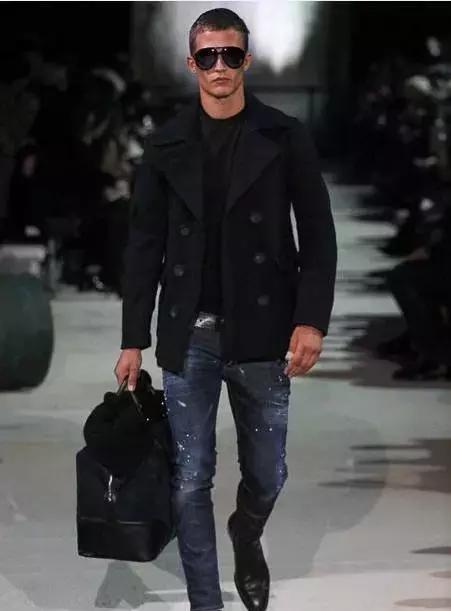 男士包搭配什么衣服好看,男士包包和服装搭配