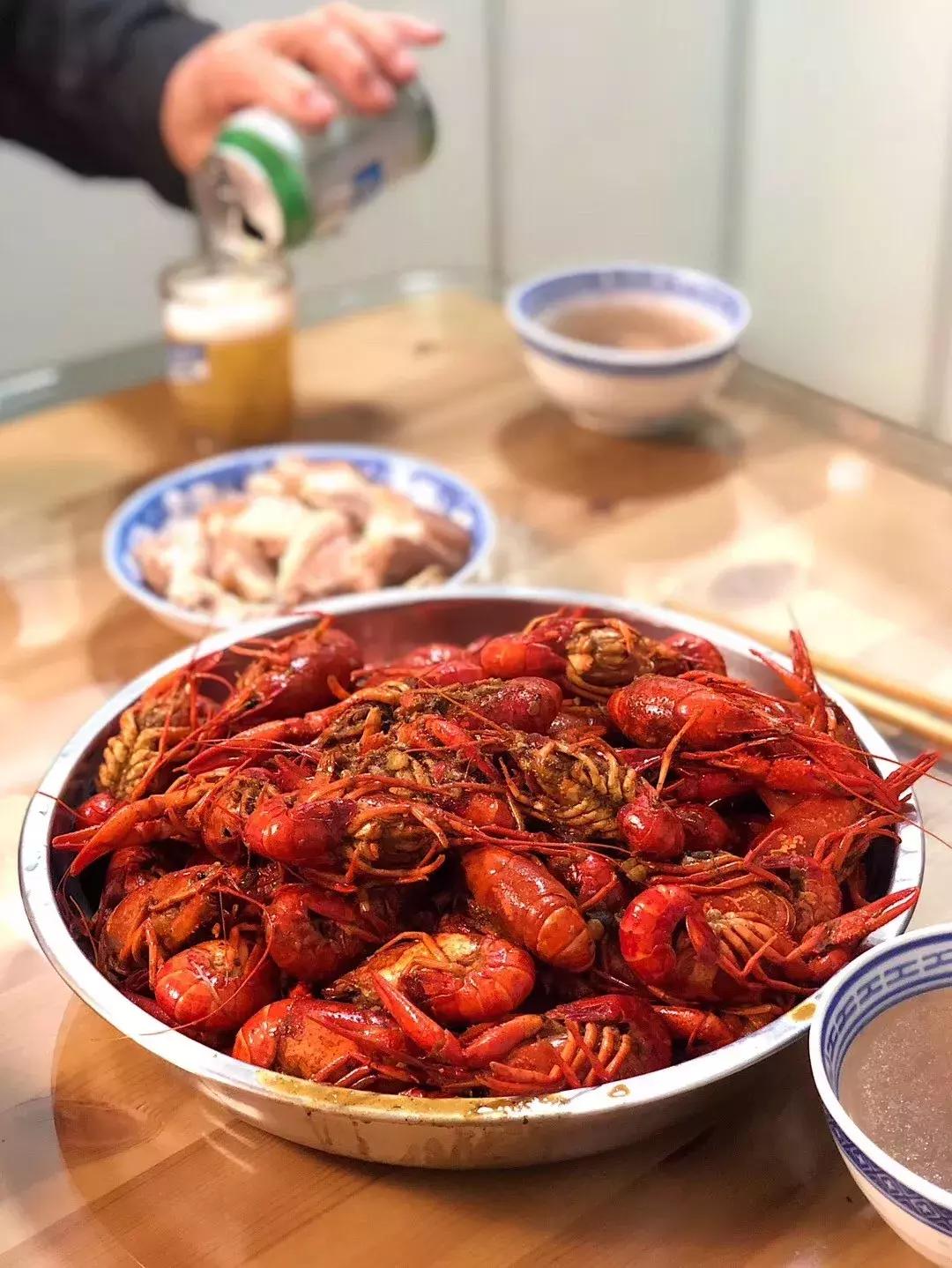 总有某些瞬间会被陌生的温柔击中,陌生的城市暖心的人