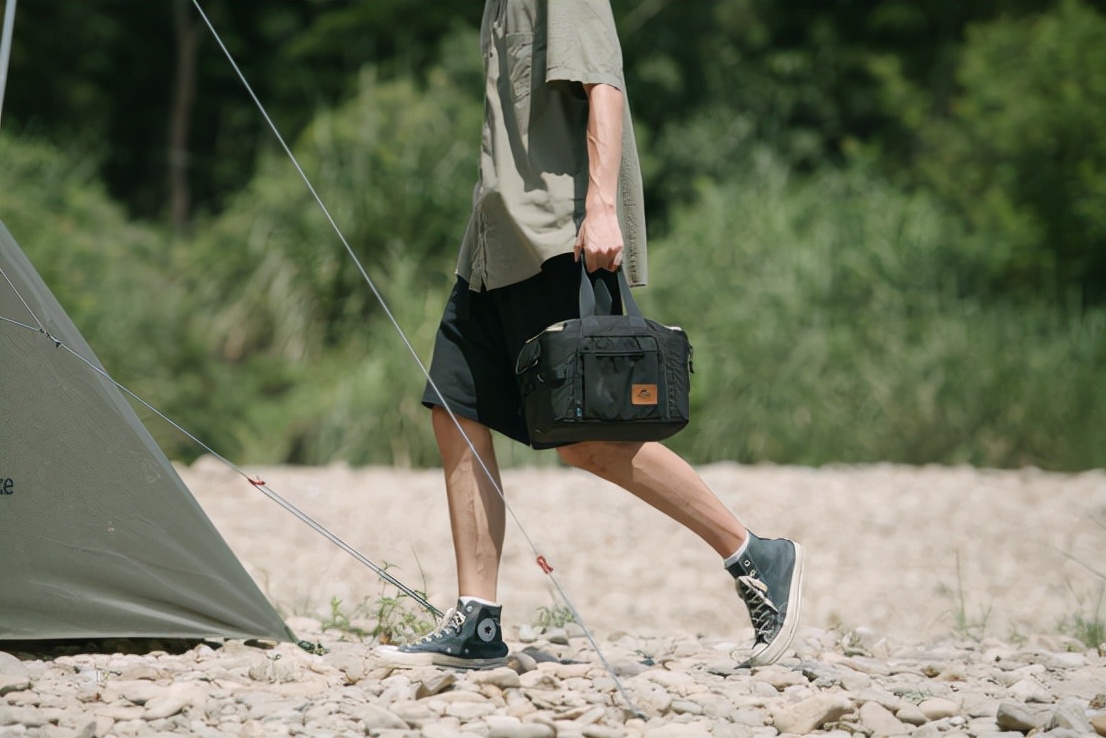 超大号移动电源户外,体积小容量大的移族户外移动电源