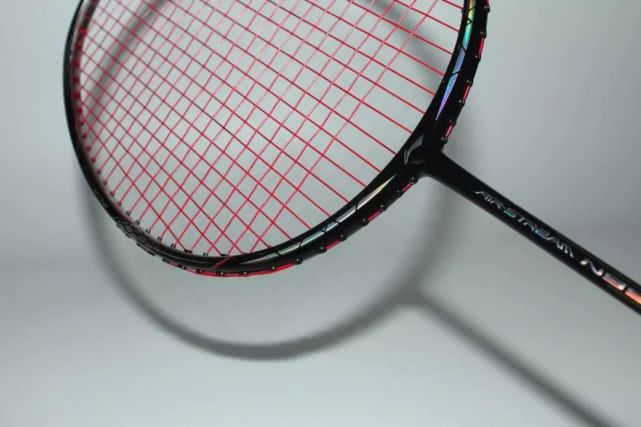 进攻型羽毛球拍推荐排行榜前十名,快速进攻高端羽毛球拍推荐