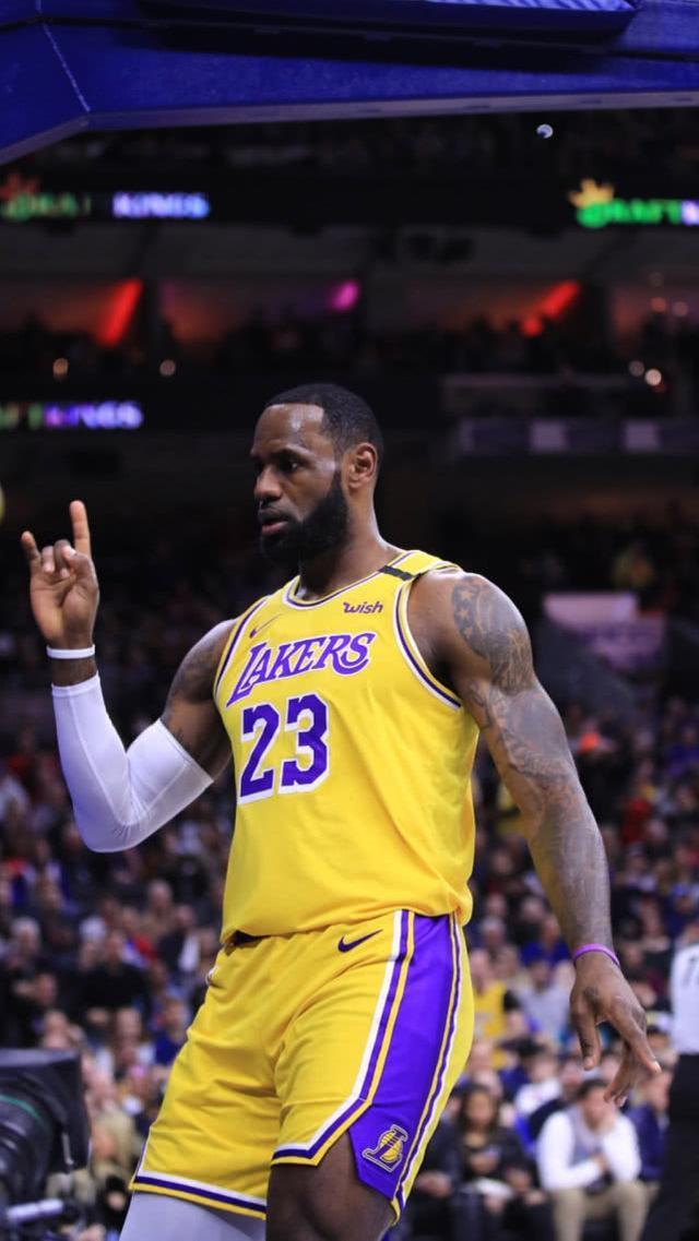 赛季over8大3千万先生叫苦?库里“4千万先生”比詹皇还赔钱