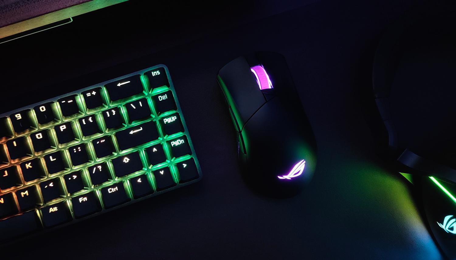 游戏宅理想桌面,电竞头戴式耳机rog棱镜s