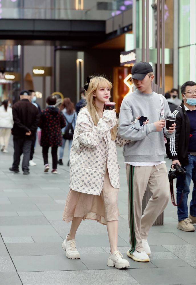 西装裙子今秋最in穿法巨美巨时髦,10种西装裙子的超好看搭配