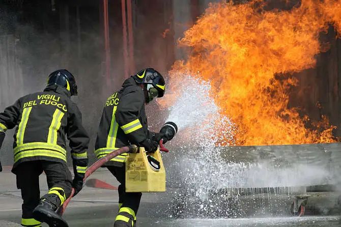 女生化解危机的技巧,女生怎么避免危险