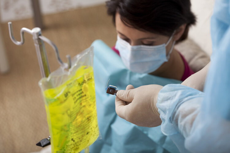 化疗身体扛不住还要不要继续化疗,钱花了罪受了