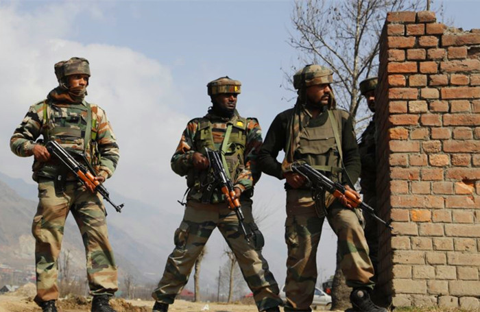 印军又被曝出丑闻,反恐战斗中拉平民当人肉盾牌,印军发言人默认