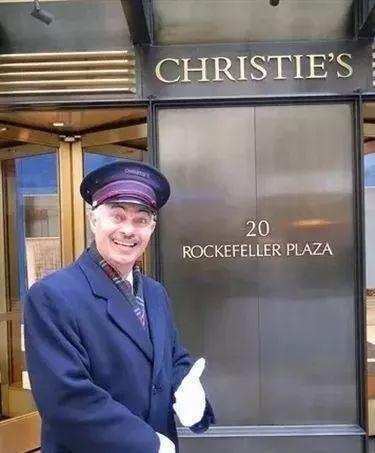 他干了35年门童，退休时公司决定：让他以副总裁的待遇退休