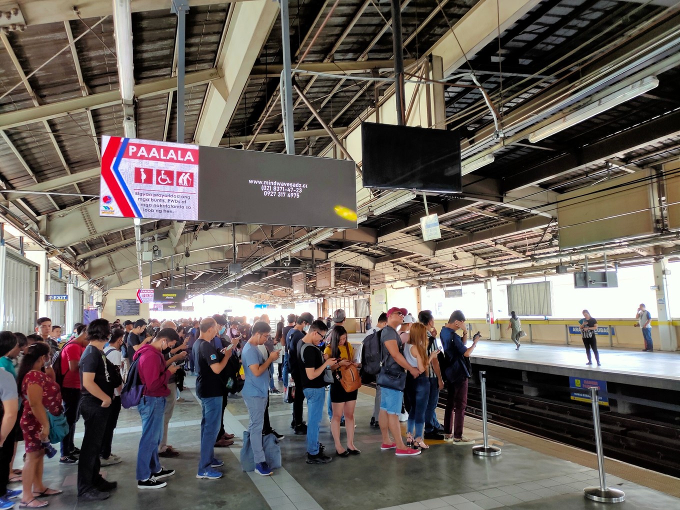 实弹射击or公墓拍大片？| 跟90后小伙儿在马尼拉“玩儿很野”