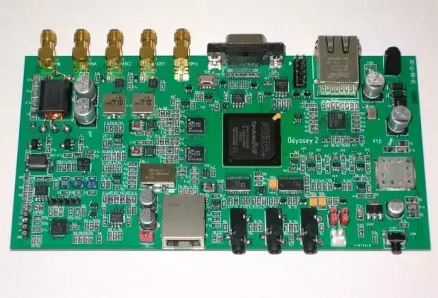 多款收发信机回顾，SDR、QRP和传统桌面电台争奇斗艳