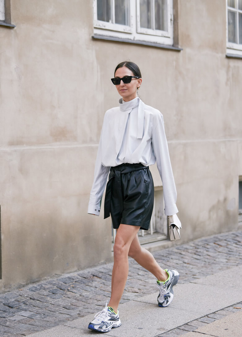 夏季时髦防晒上衣搭配,穿防晒衣还配短裤这是啥穿搭