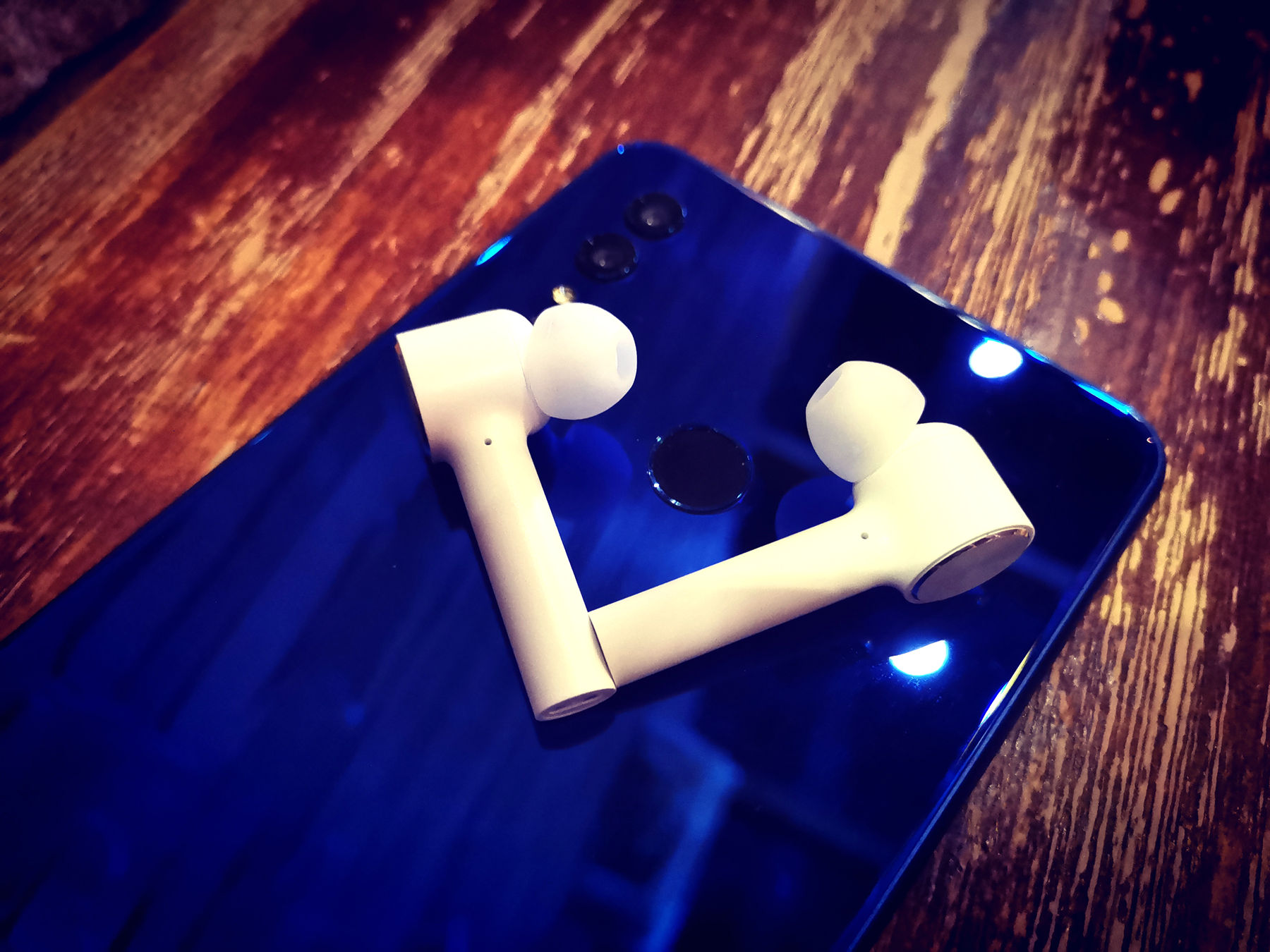 小米蓝牙耳机和苹果airpods2测评,小米蓝牙耳机对比苹果airpods