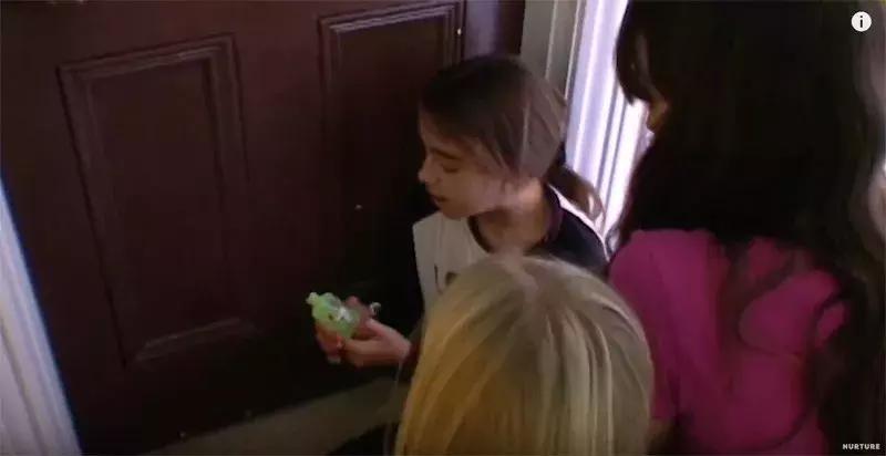 没有大人管的小孩子,没有大人管的孩子