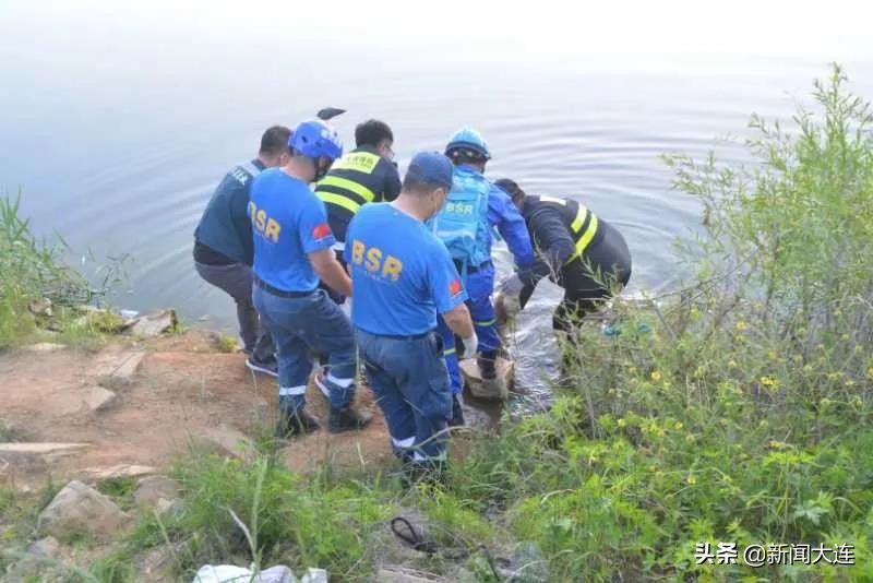 辽宁大连男子溺水抢救现场,事发大连瓦房店小伙不幸溺水身亡