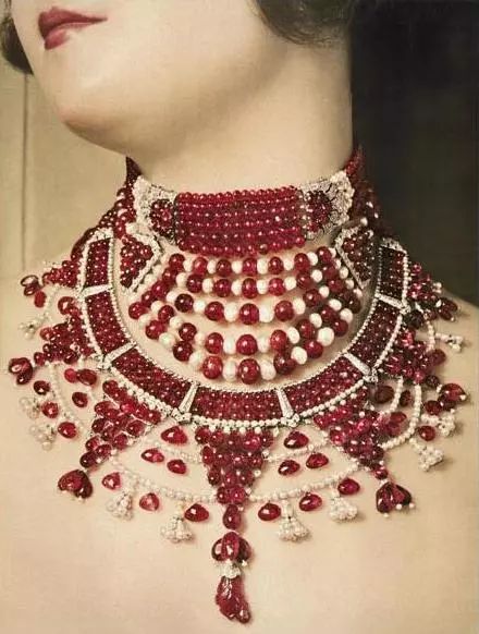 钟情于(vintage)复古风格的你,何不了解一下古董珠宝?