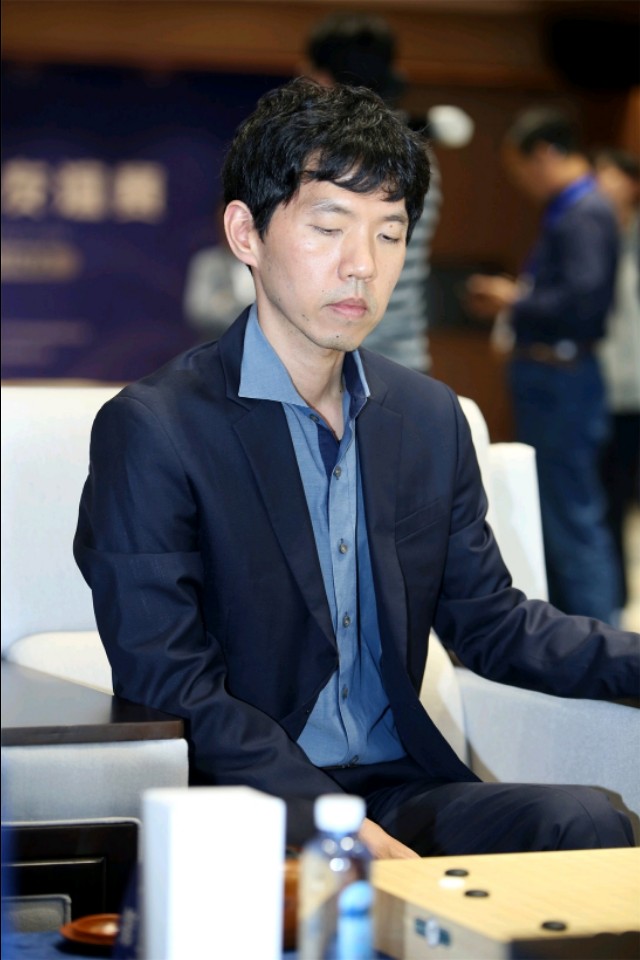 连输两局力不从心，聂棋圣遗恨扁康杯，重现世界棋局兴衰走向