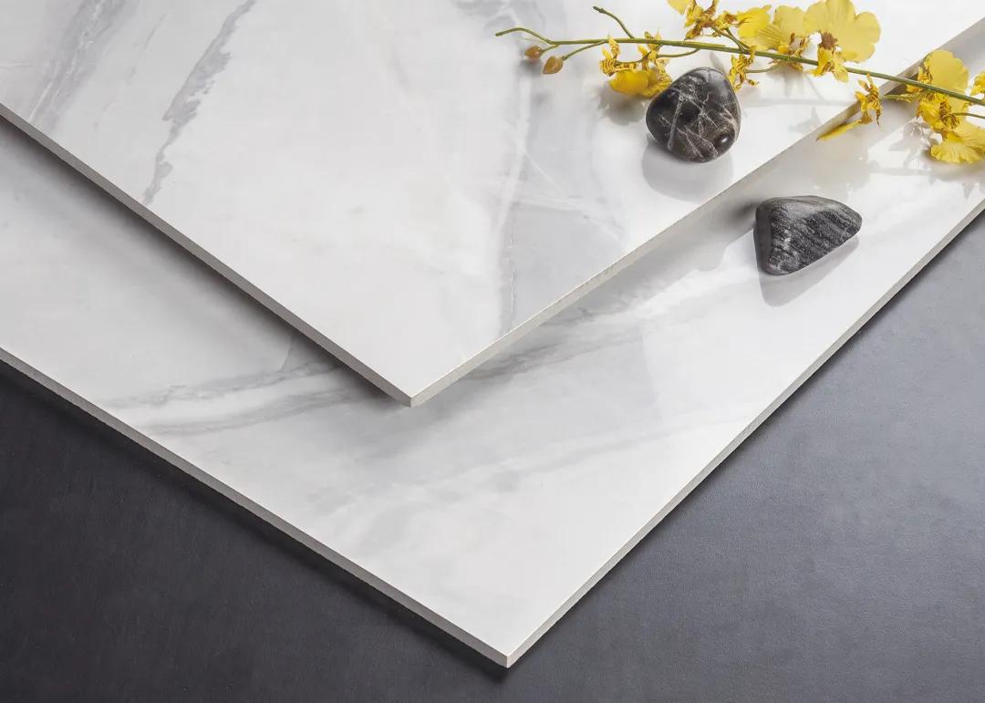 为什么都说强辉450x900mm中板在瓷砖界是“全能型选手”?