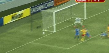 新华社:停球十米外从躲球哥到停球哥,中韩大战后他称享受过程