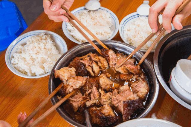 走吧，去龙门镇，吃上一整天