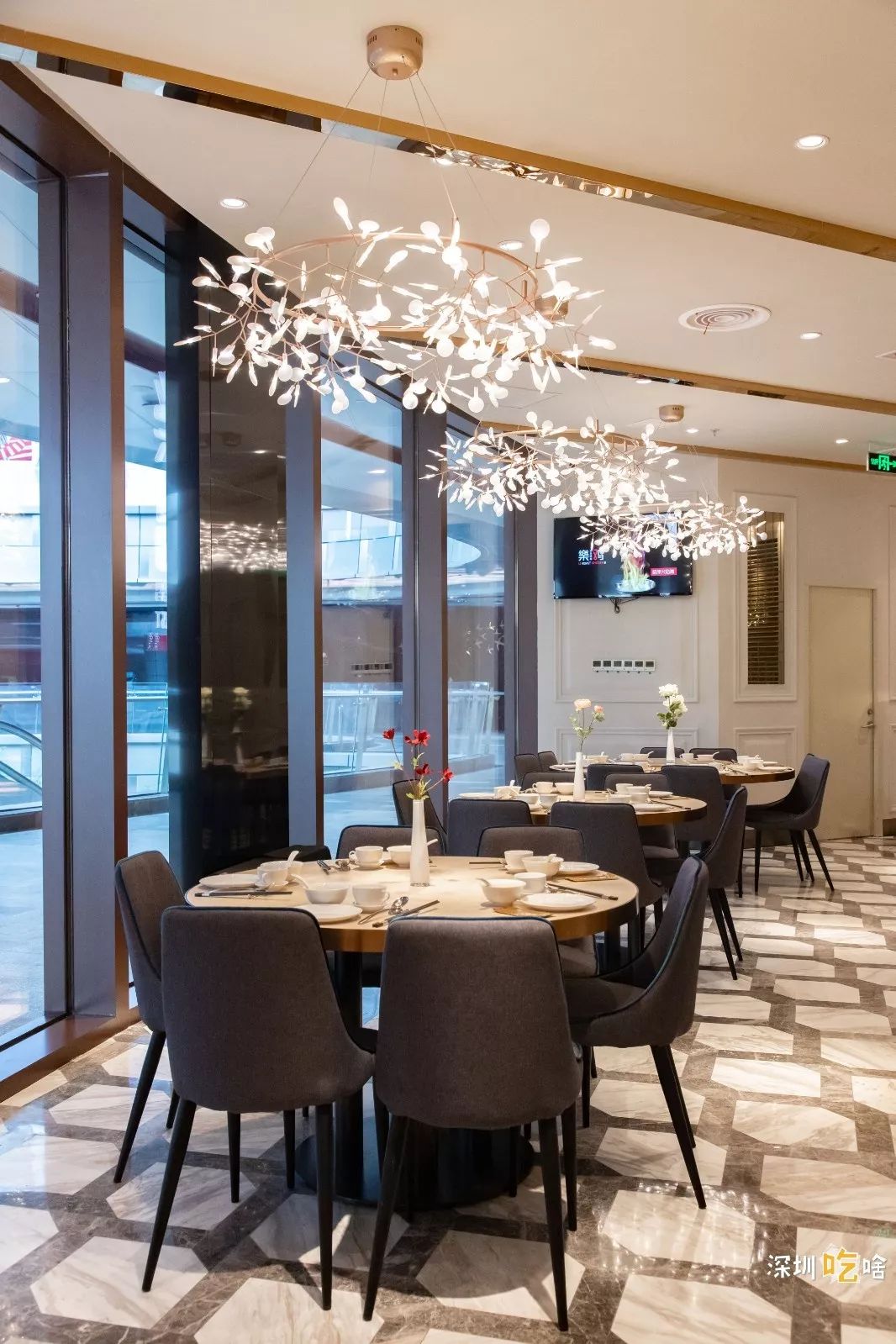 当着客人的面“玩火”？卓悦中心这家店喊你吃鸡