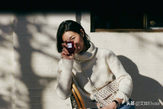 刘雯香奈儿走秀多还是奚梦瑶多,刘雯气质出众很有国际范的小姐姐