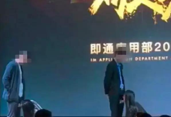 半裸、*舞艳**、排队与老板接吻……为了躲掉公司年会，我辞职了