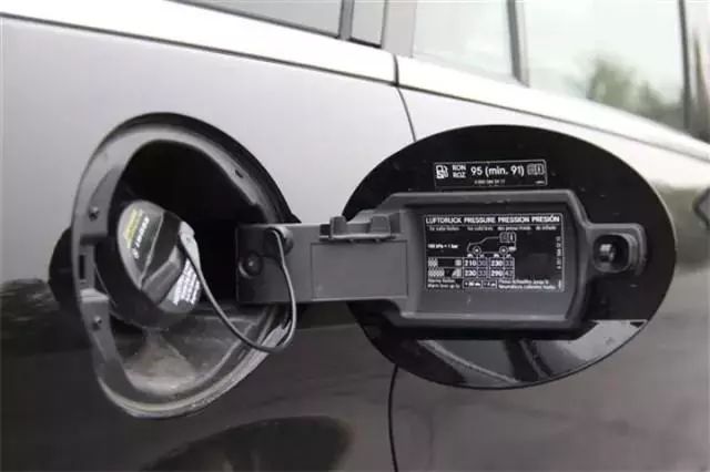 加油加满时已跳枪但油表显示没满,加油跳枪后继续加油有什么危害